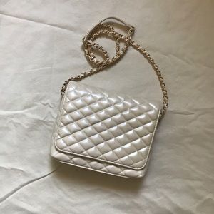 Vintage Cream Quilted Purse With Gold Chain Strap